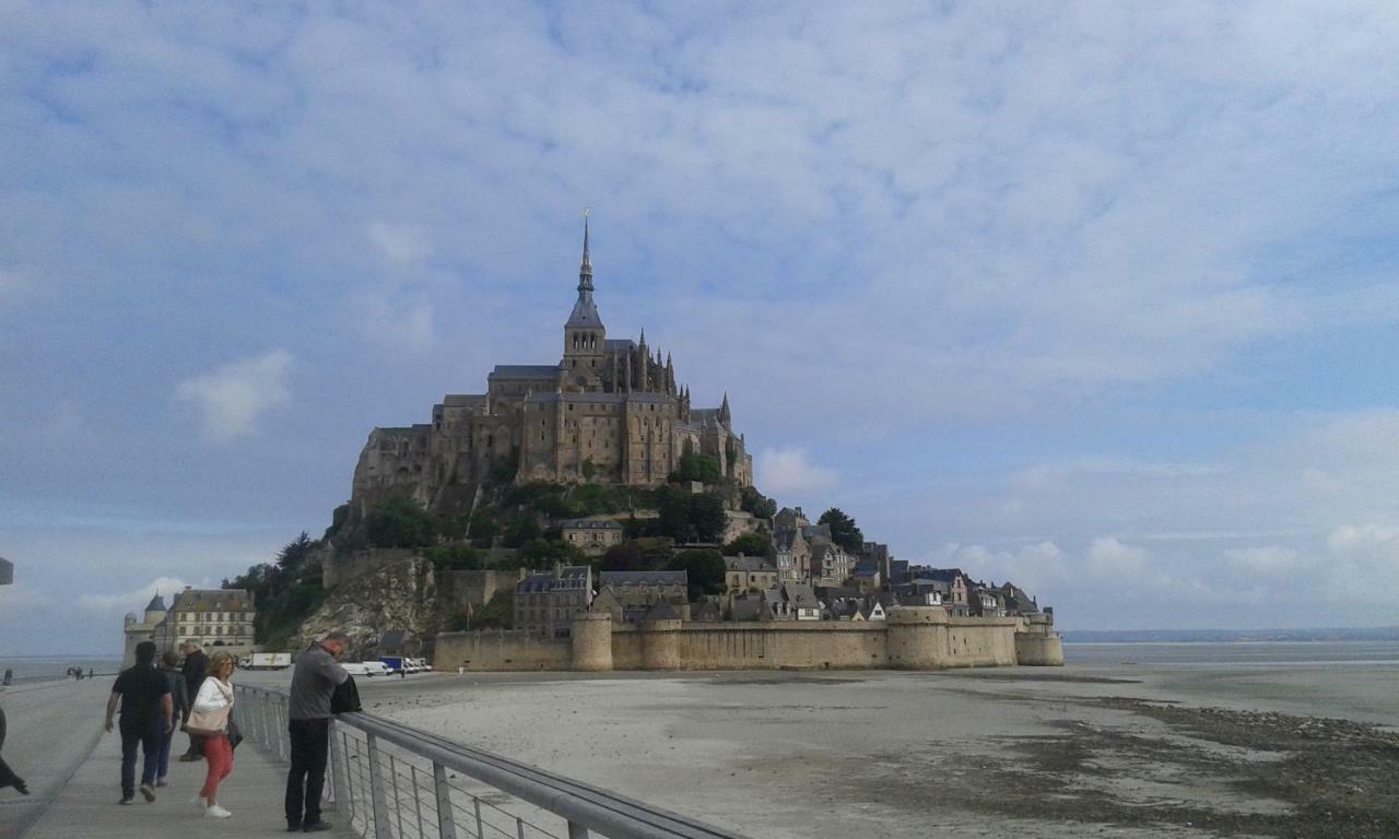 La Gerbaudiere Chambres&Table D Hotes Proche Mont Saint Michel Cuisine Maison Notre-Dame-du-Touchet 外观 照片